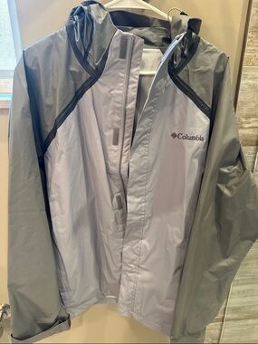 Columbia Two-Tone Gray Hooded Rain Jacket